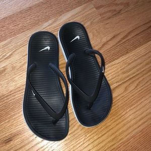 NIKE Flip Flops